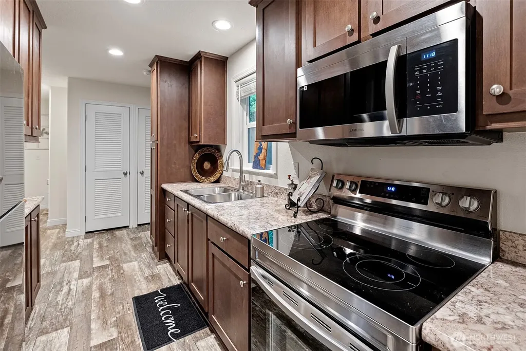 826 Chester Avenue Bremerton WA 98337