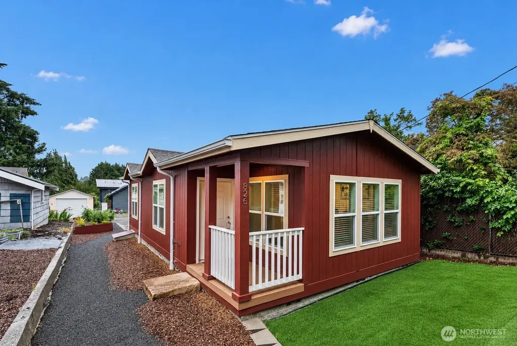 826 Chester Avenue Bremerton WA 98337