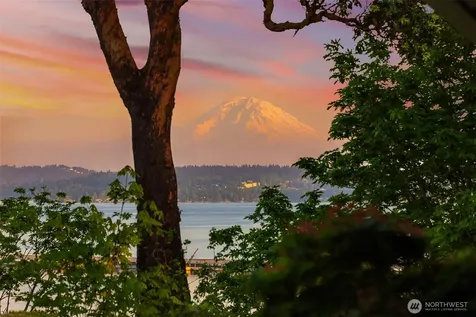 3704 48th Avenue NE Seattle WA 98105