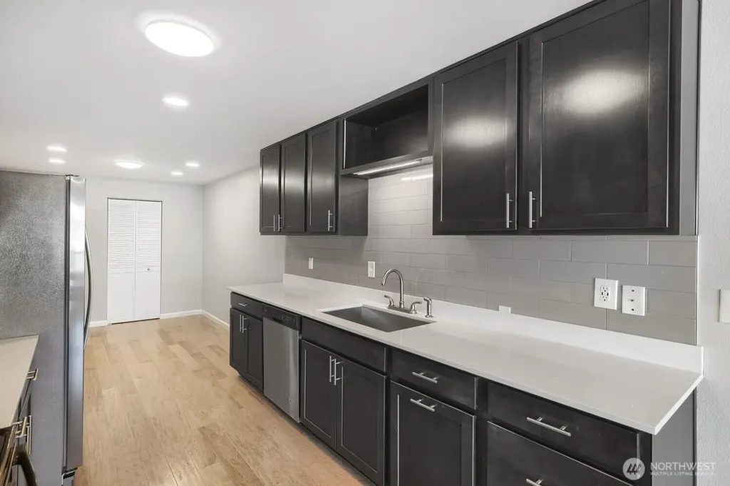 3100 W Commodore Way Seattle WA 98199