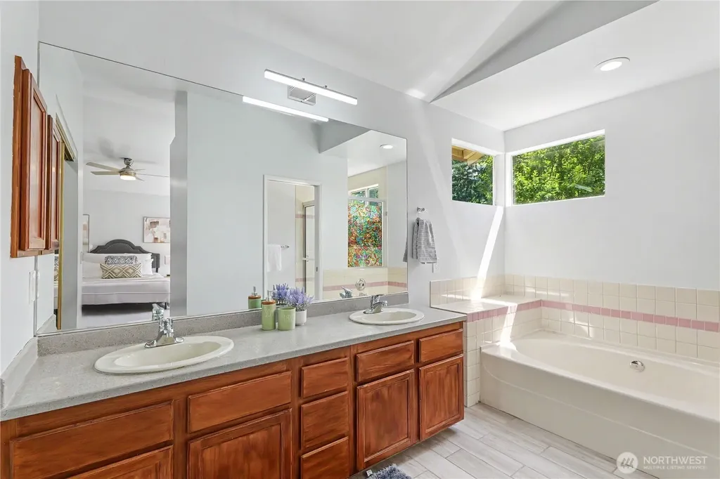 24305 SE 42nd Place Sammamish WA 98029