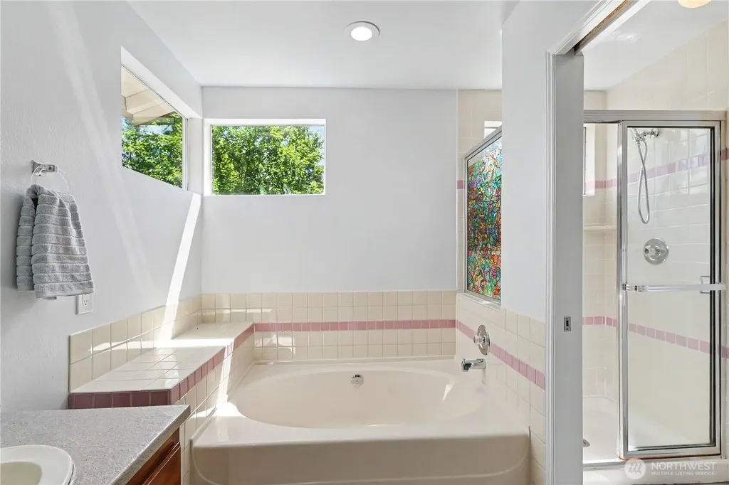24305 SE 42nd Place Sammamish WA 98029