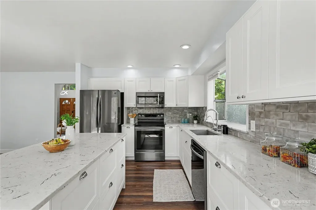 24305 SE 42nd Place Sammamish WA 98029