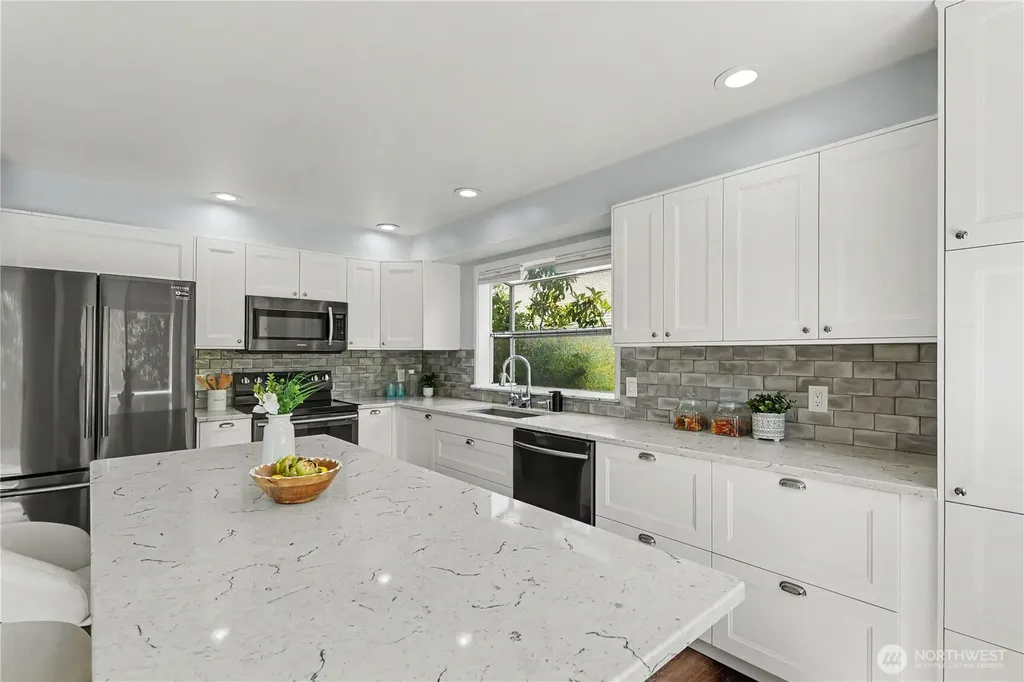24305 SE 42nd Place Sammamish WA 98029