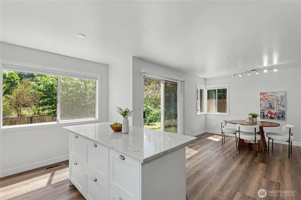 24305 SE 42nd Place Sammamish WA 98029