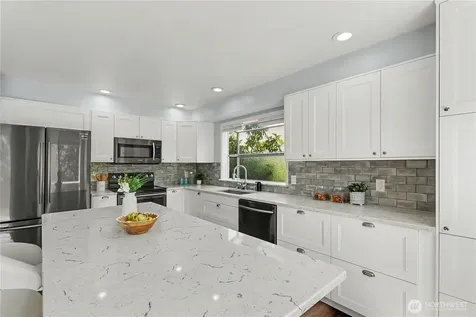 24305 SE 42nd Place Sammamish WA 98029