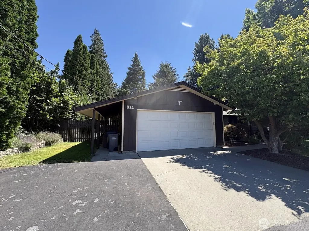 811 Kansas Avenue N East Wenatchee WA 98802