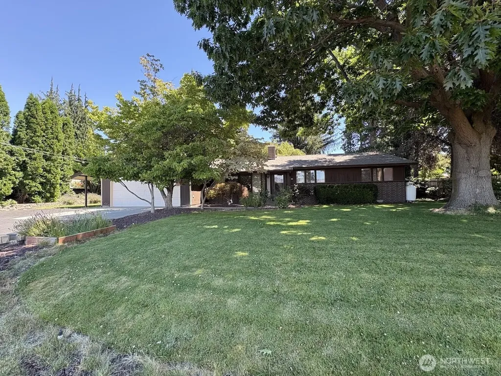 811 Kansas Avenue N East Wenatchee WA 98802