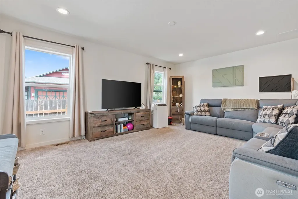 1018 SE Front Street Winlock WA 98596