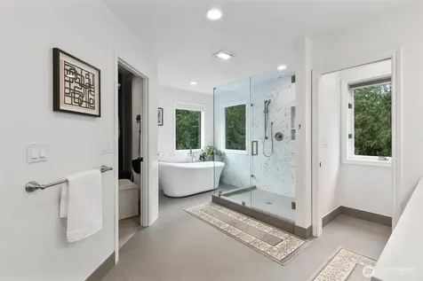 1017 221st Avenue SE Sammamish WA 98075