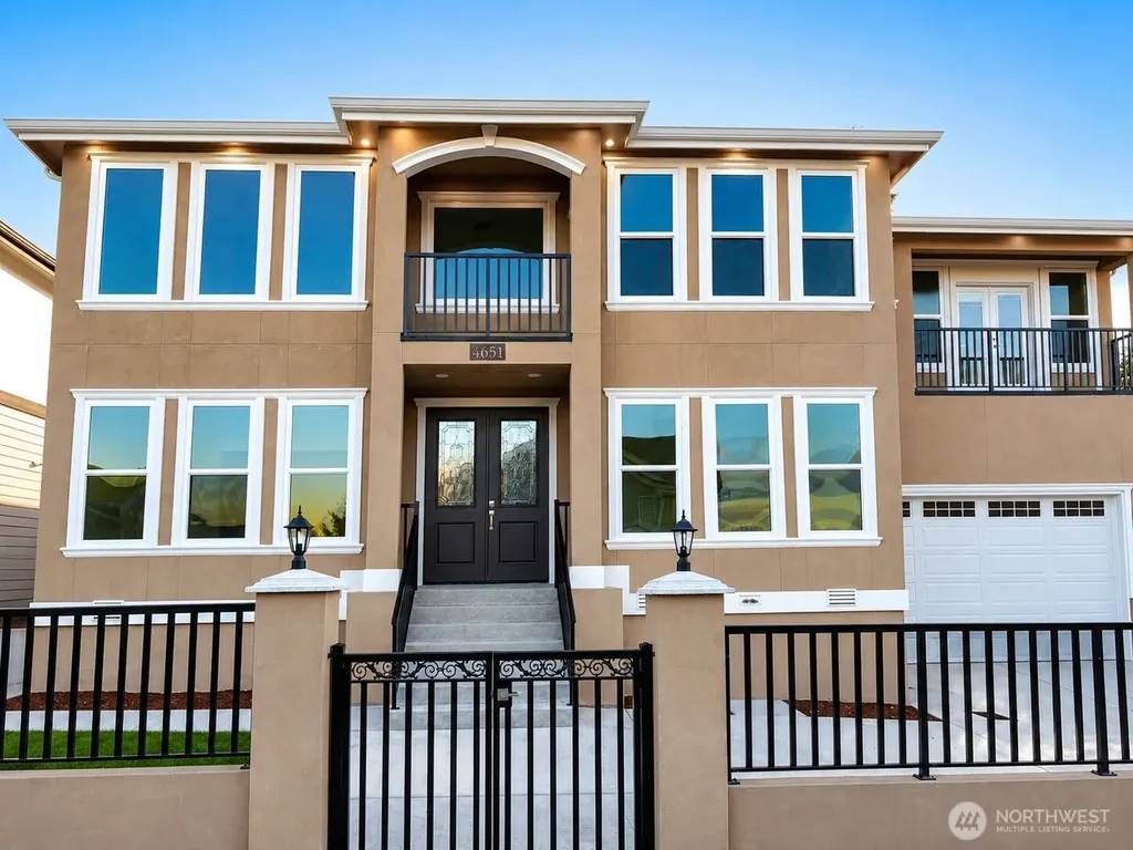 Tukwila WA, 4651 144TH