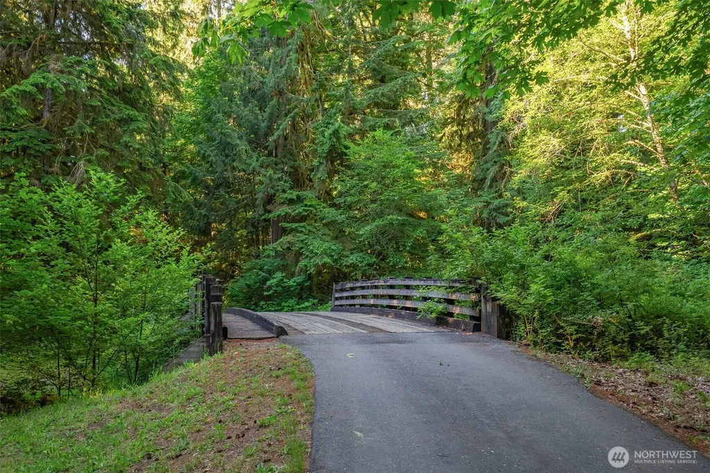 1052 E Mason Lake Drive W Grapeview WA 98546