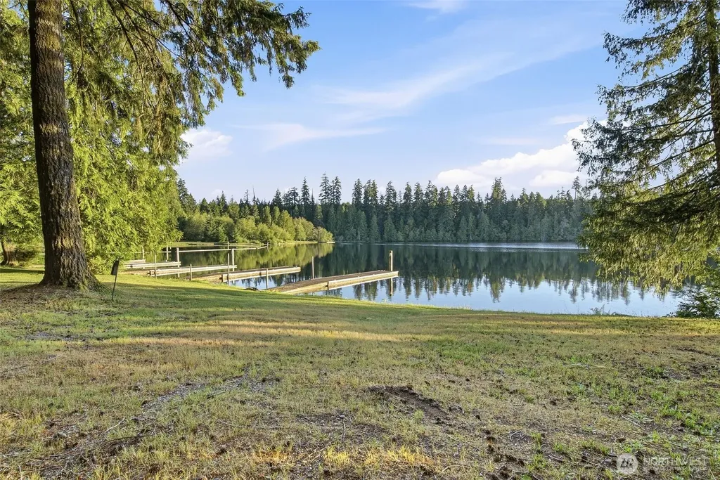 1052 E Mason Lake Drive W Grapeview WA 98546