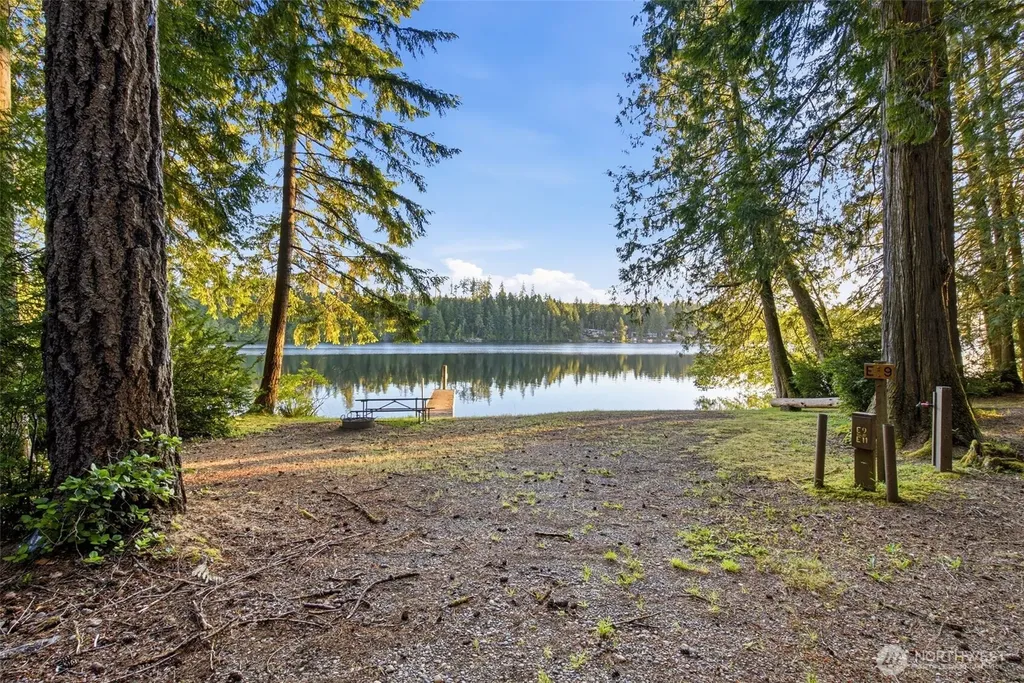 1052 E Mason Lake Drive W Grapeview WA 98546