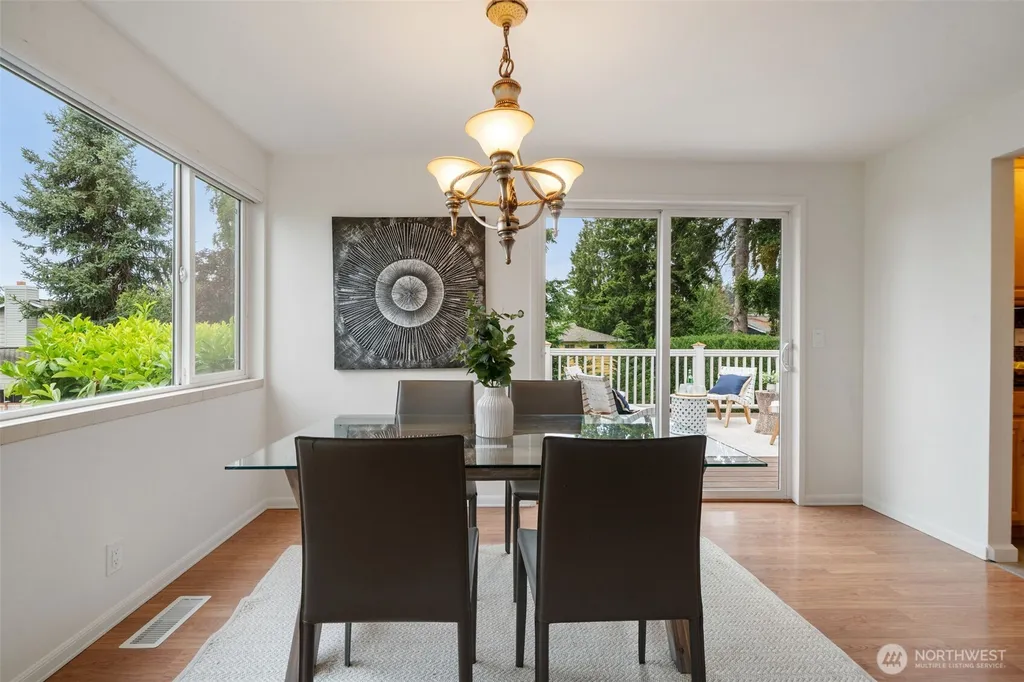 1011 Carol Way Edmonds WA 98020