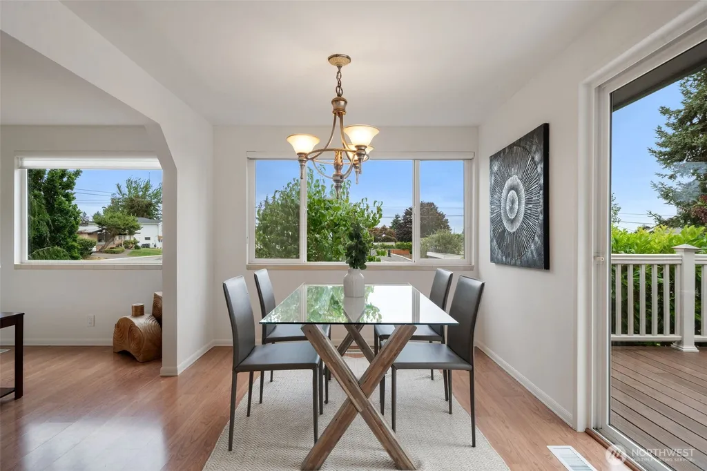 1011 Carol Way Edmonds WA 98020
