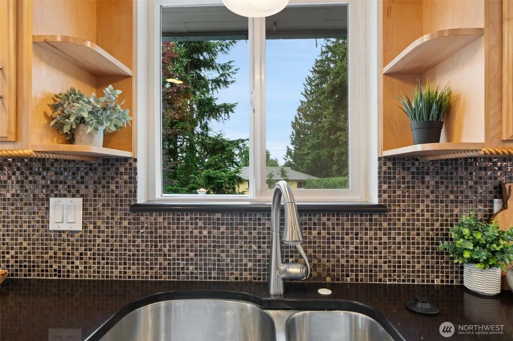 1011 Carol Way Edmonds WA 98020
