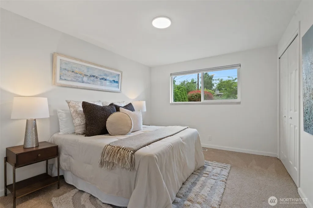 1011 Carol Way Edmonds WA 98020