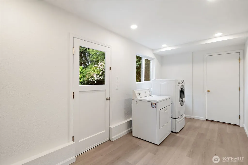 1011 Carol Way Edmonds WA 98020