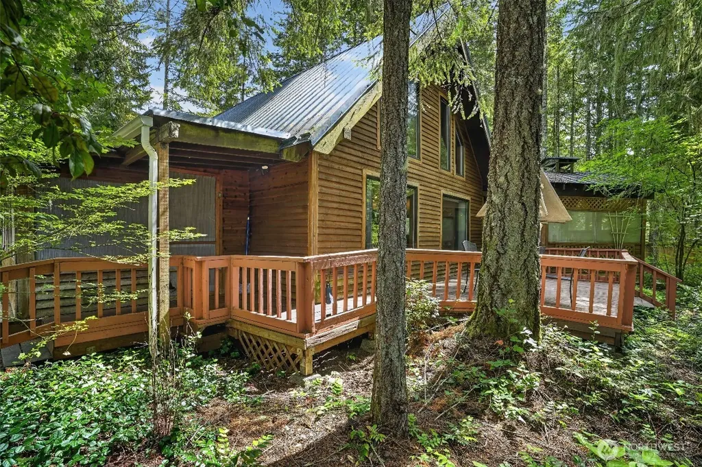 31 N Mallard Way W Hoodsport WA 98548