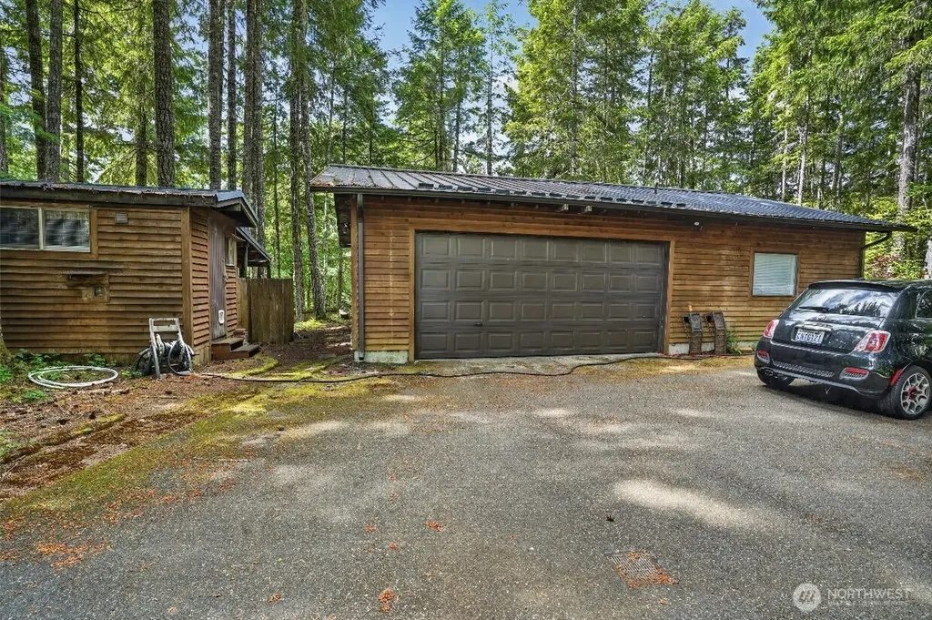 31 N Mallard Way W Hoodsport WA 98548