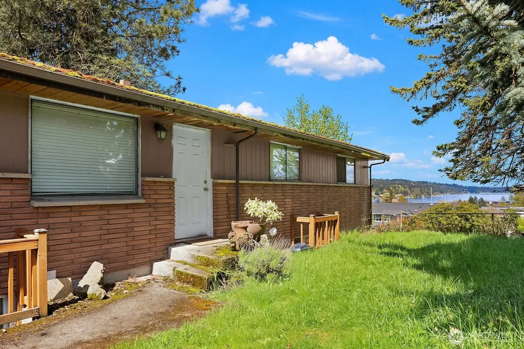 3737 Park Avenue N Renton WA 98056