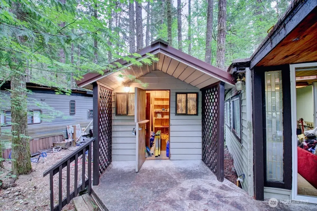 232 Schinn Canyon Drive Deming WA 98244