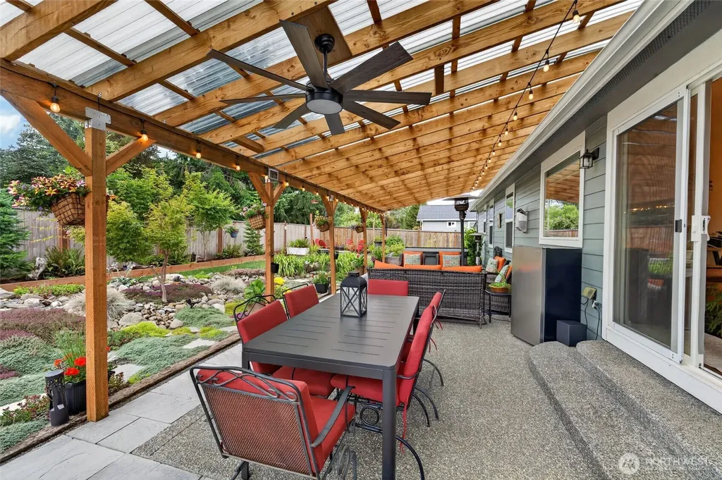 162 E Cobblestone Lane Sequim WA 98382