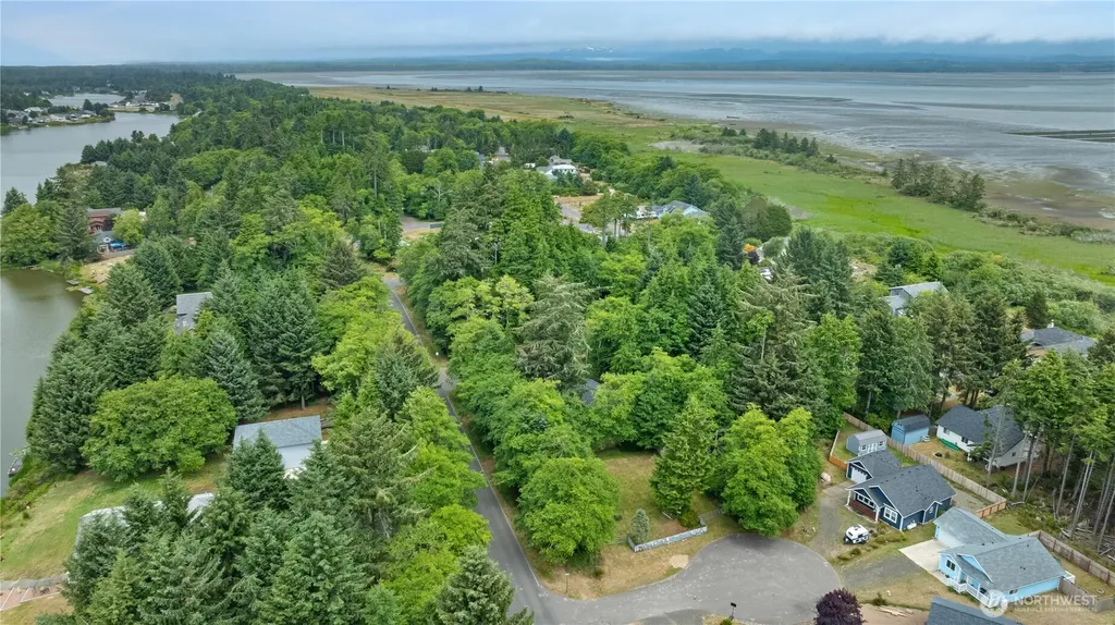 127 Glover Court NE Ocean Shores WA 98569