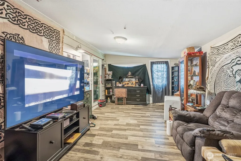 2411 Burcham Street Kelso WA 98626