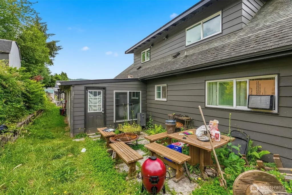 2411 Burcham Street Kelso WA 98626