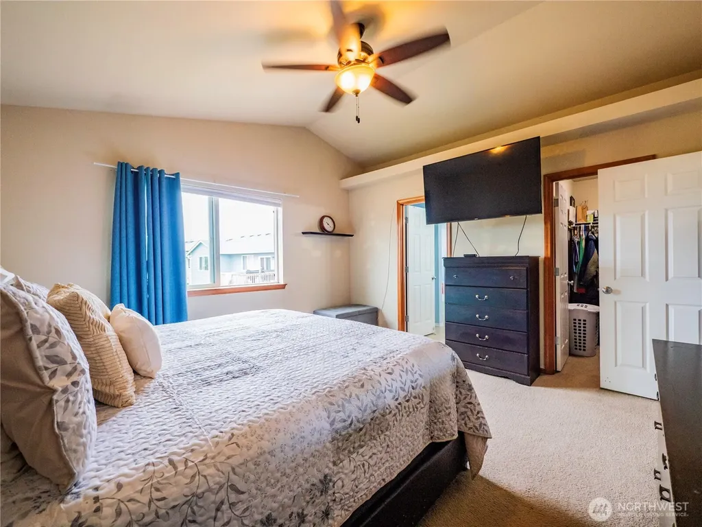 9121 Paradise View Street SE Yelm WA 98597