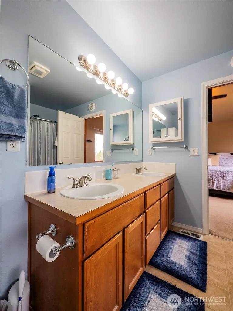 9121 Paradise View Street SE Yelm WA 98597