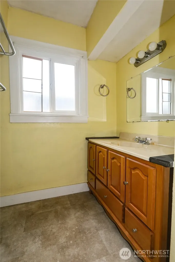 1111 Chenault Avenue Hoquiam WA 98550