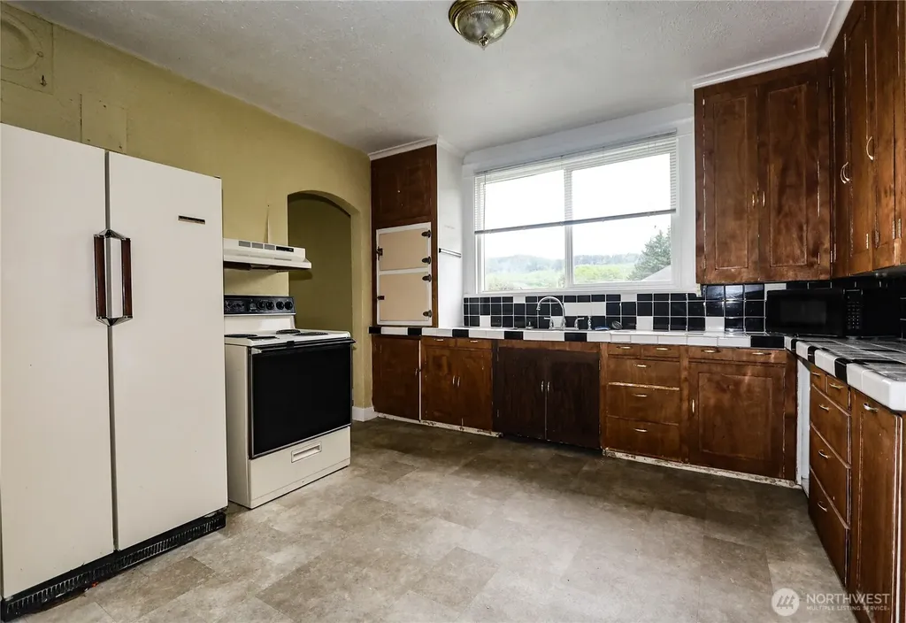 1111 Chenault Avenue Hoquiam WA 98550