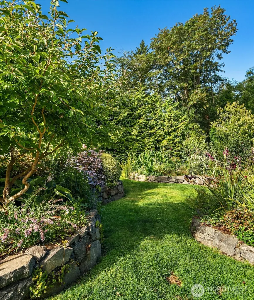 11314 Asta Lane SW Vashon WA 98070