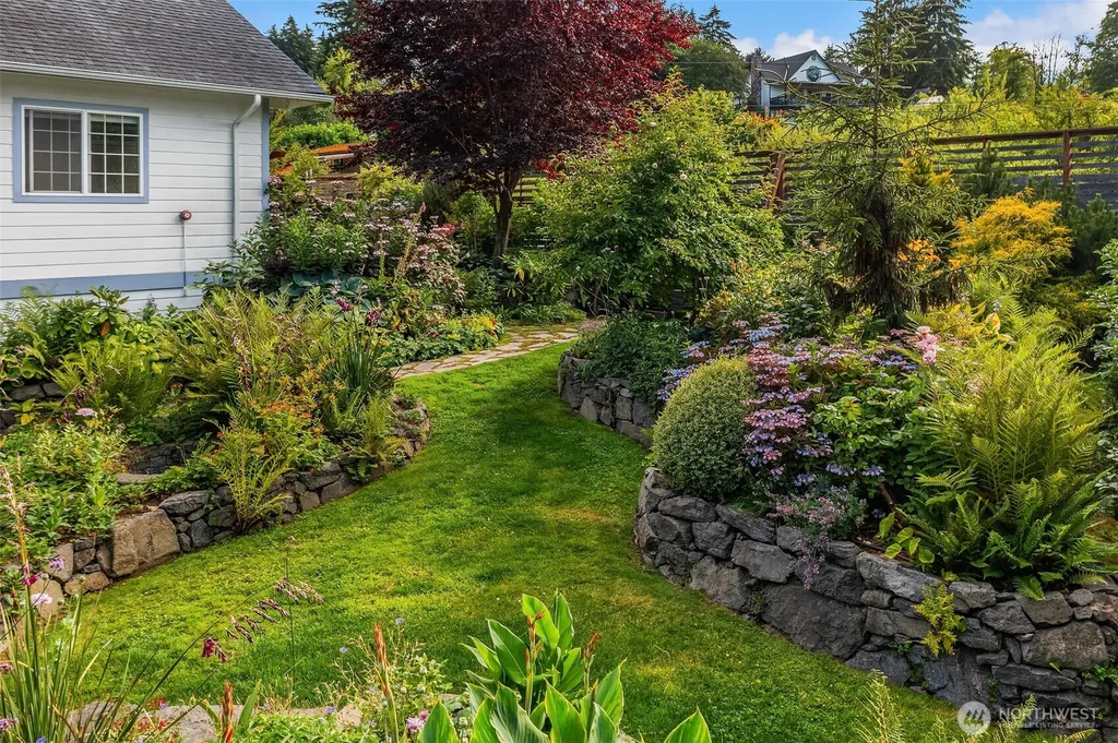 11314 Asta Lane SW Vashon WA 98070
