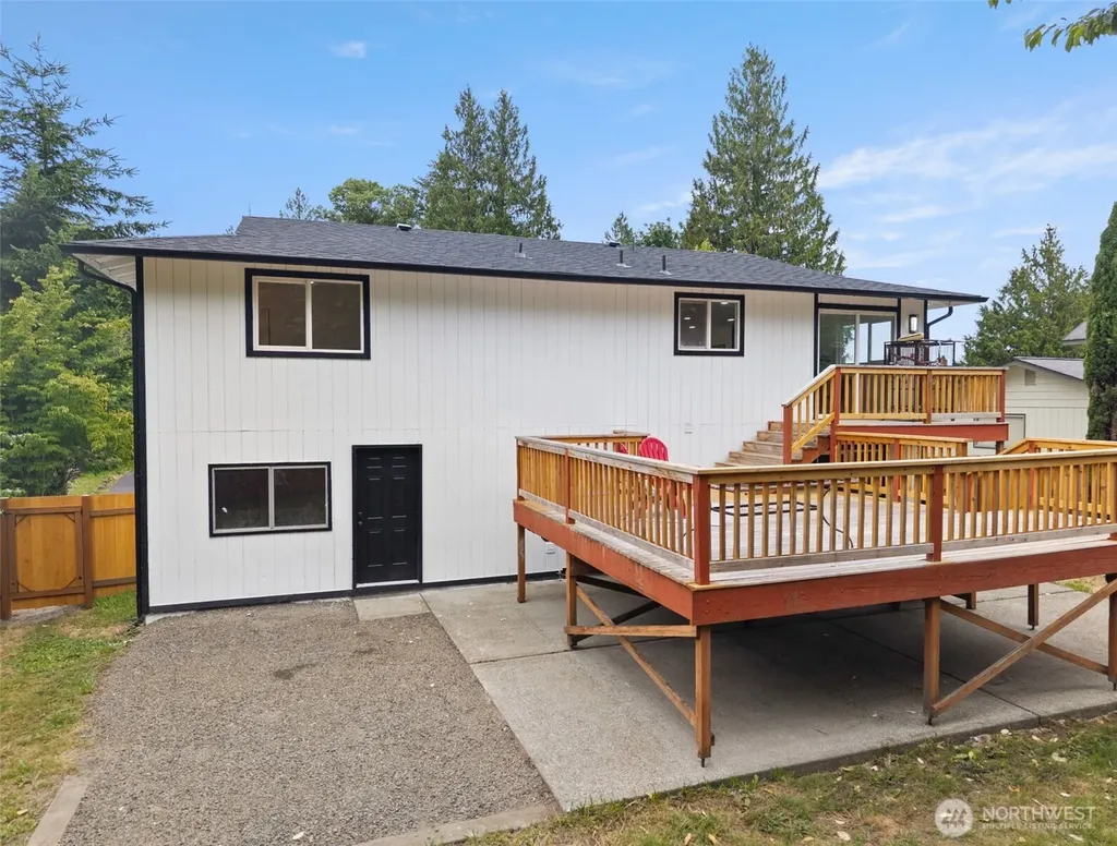 3085 Aegean Boulevard NE Bremerton WA 98311