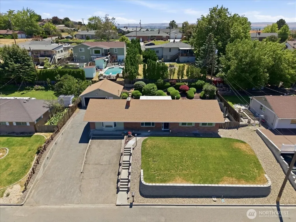 933 Vine Avenue Sunnyside WA 98944