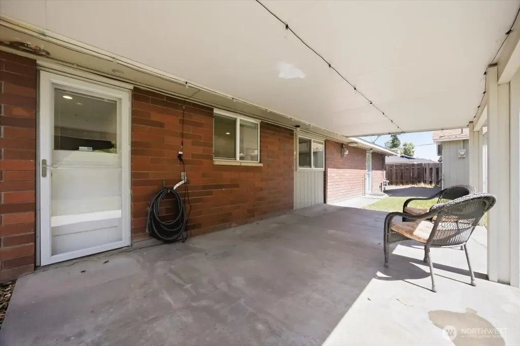 933 Vine Avenue Sunnyside WA 98944