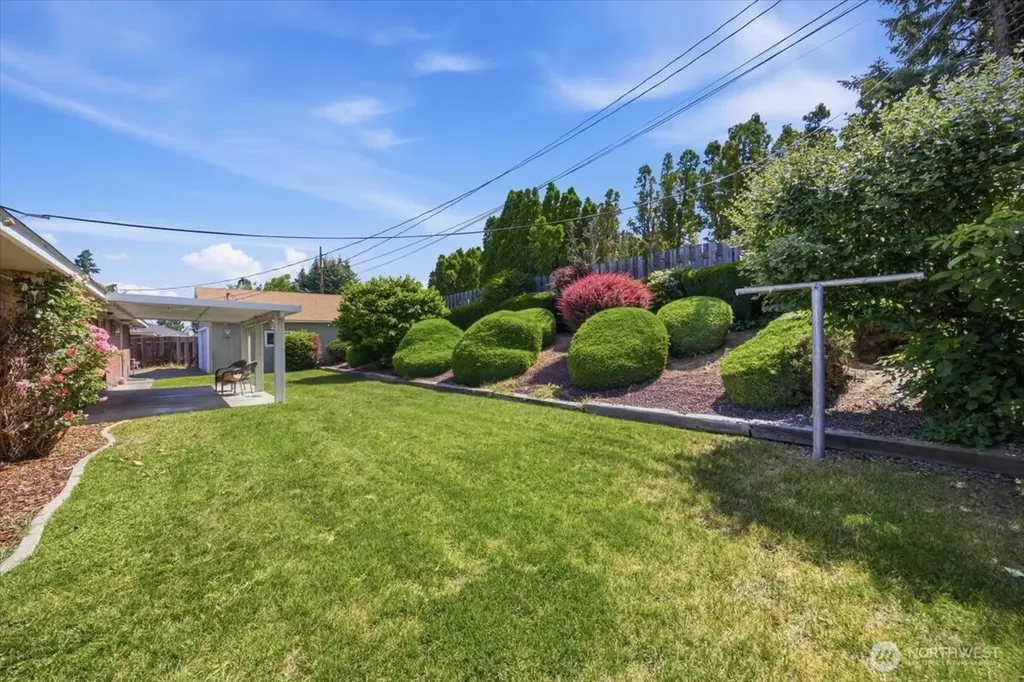 933 Vine Avenue Sunnyside WA 98944