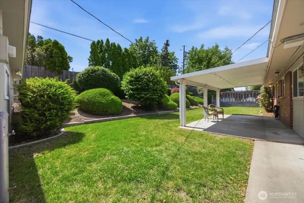933 Vine Avenue Sunnyside WA 98944