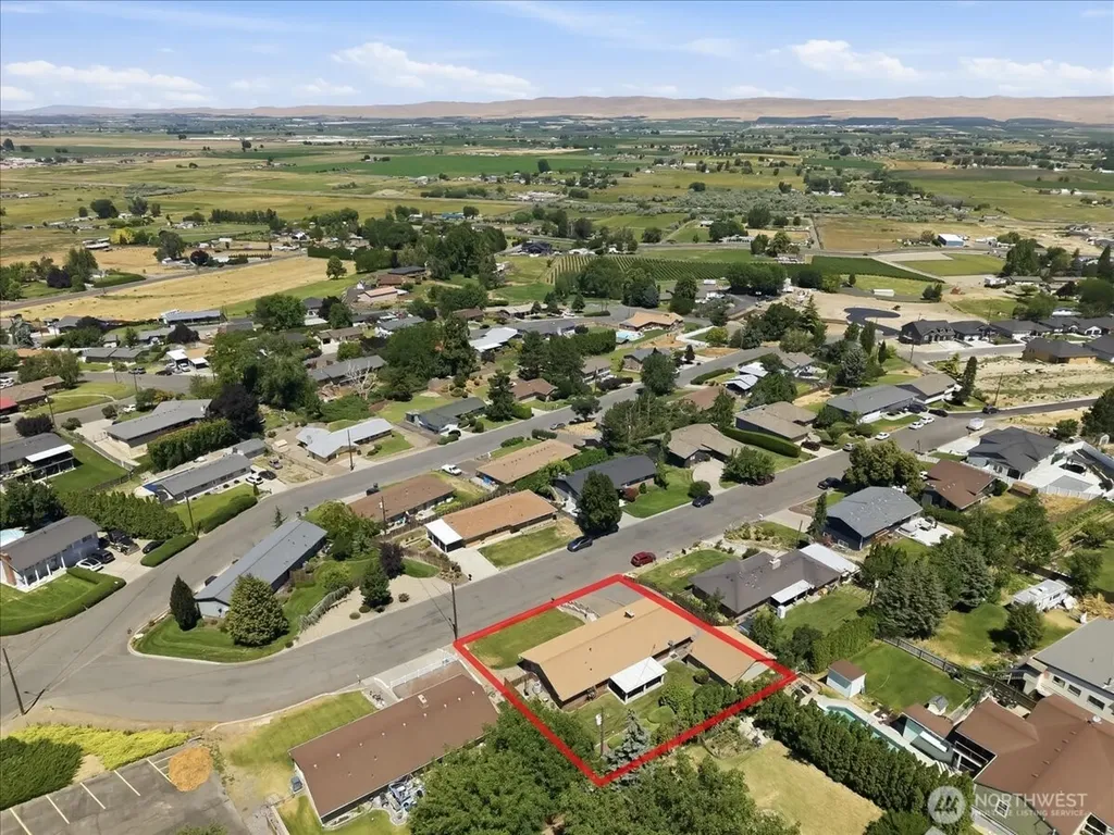 933 Vine Avenue Sunnyside WA 98944
