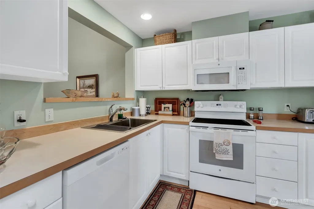 4304 S 220th Place Kent WA 98032