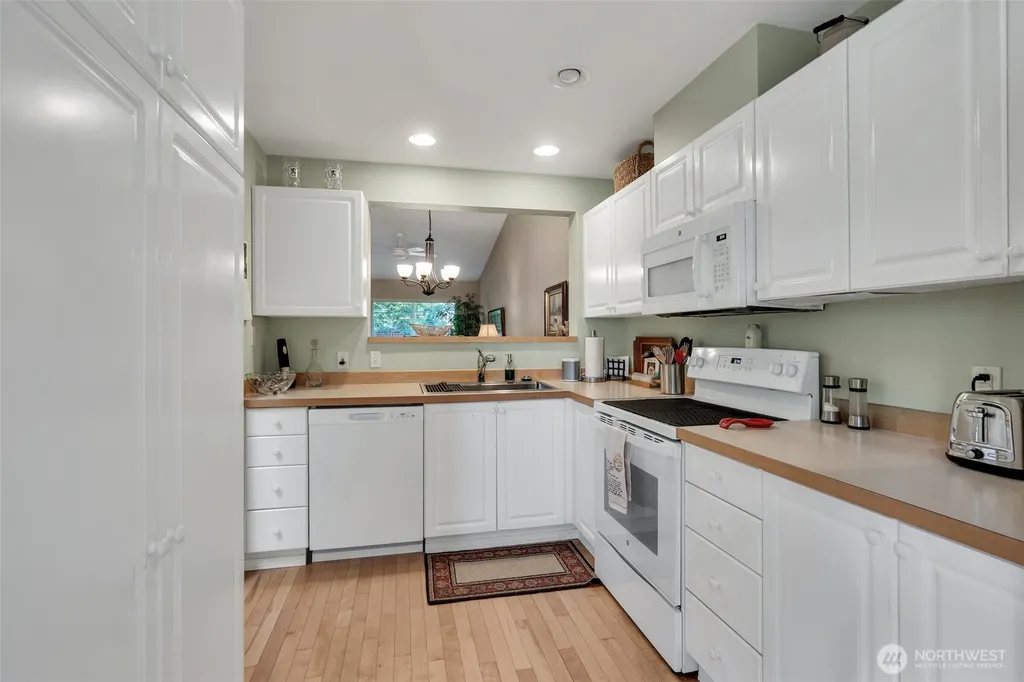 4304 S 220th Place Kent WA 98032