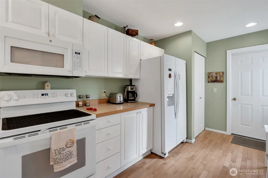 4304 S 220th Place Kent WA 98032
