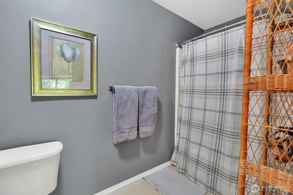 4304 S 220th Place Kent WA 98032