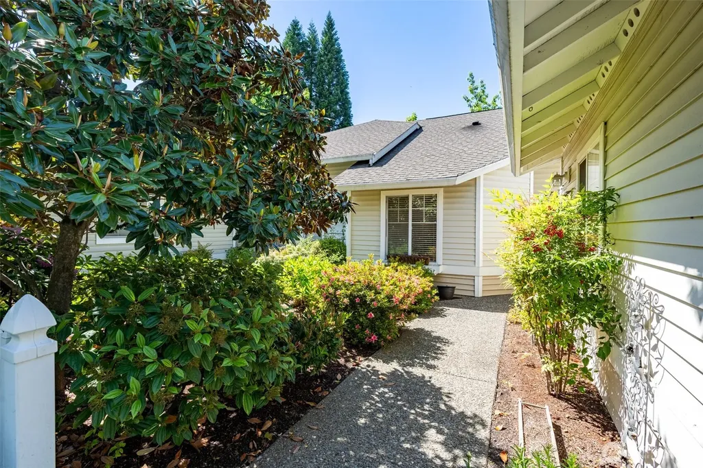 4304 S 220th Place Kent WA 98032