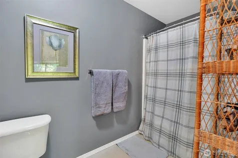 4304 S 220th Place Kent WA 98032