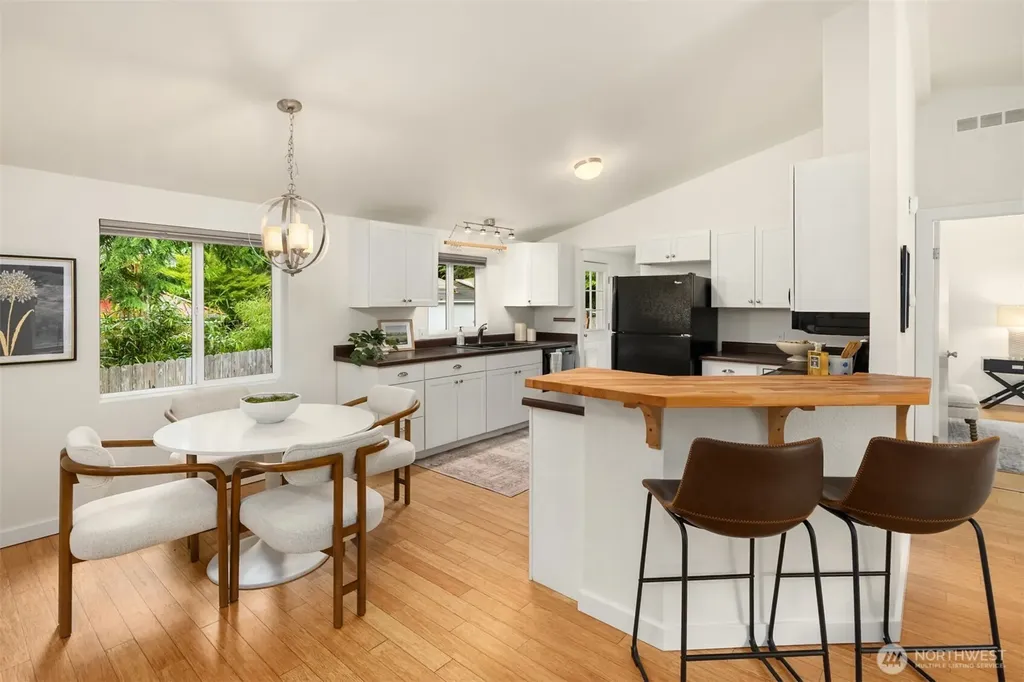 11727 Arrow Point Drive NE Bainbridge Island WA 98110